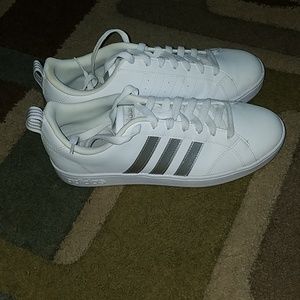 Women's White/Silver Adidas shoes sz.9
